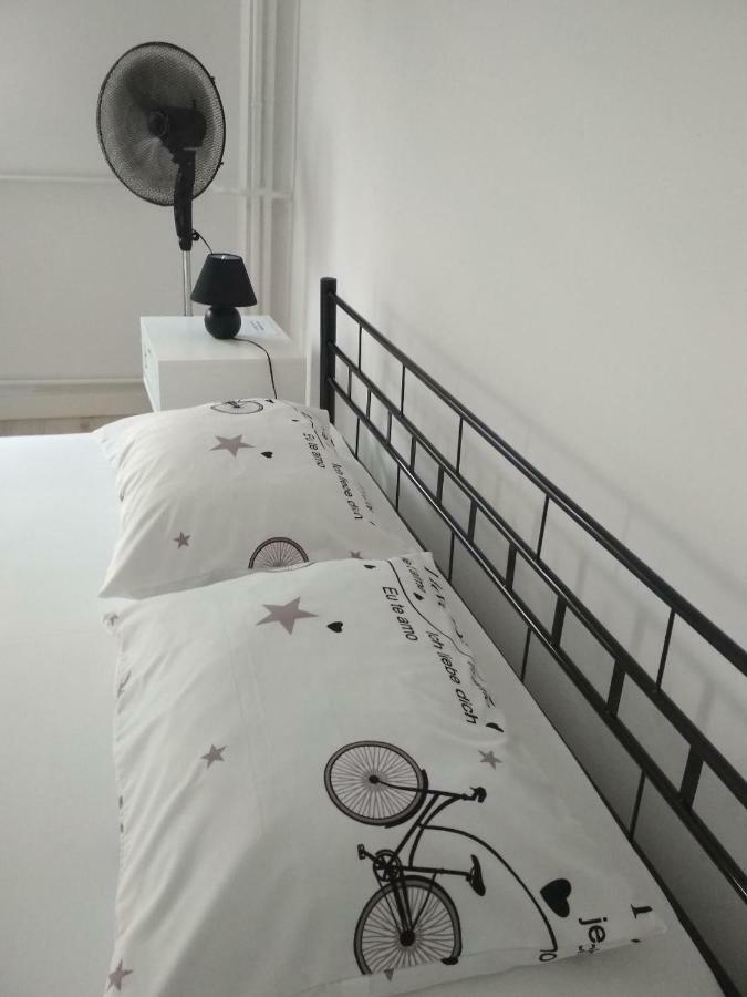 Alesia Apartment Oradea Luaran gambar